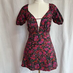 Hello Molly Puff Sleeve Mini Floral Dress Size 2 Open Back  Bow V Neck Femenine
